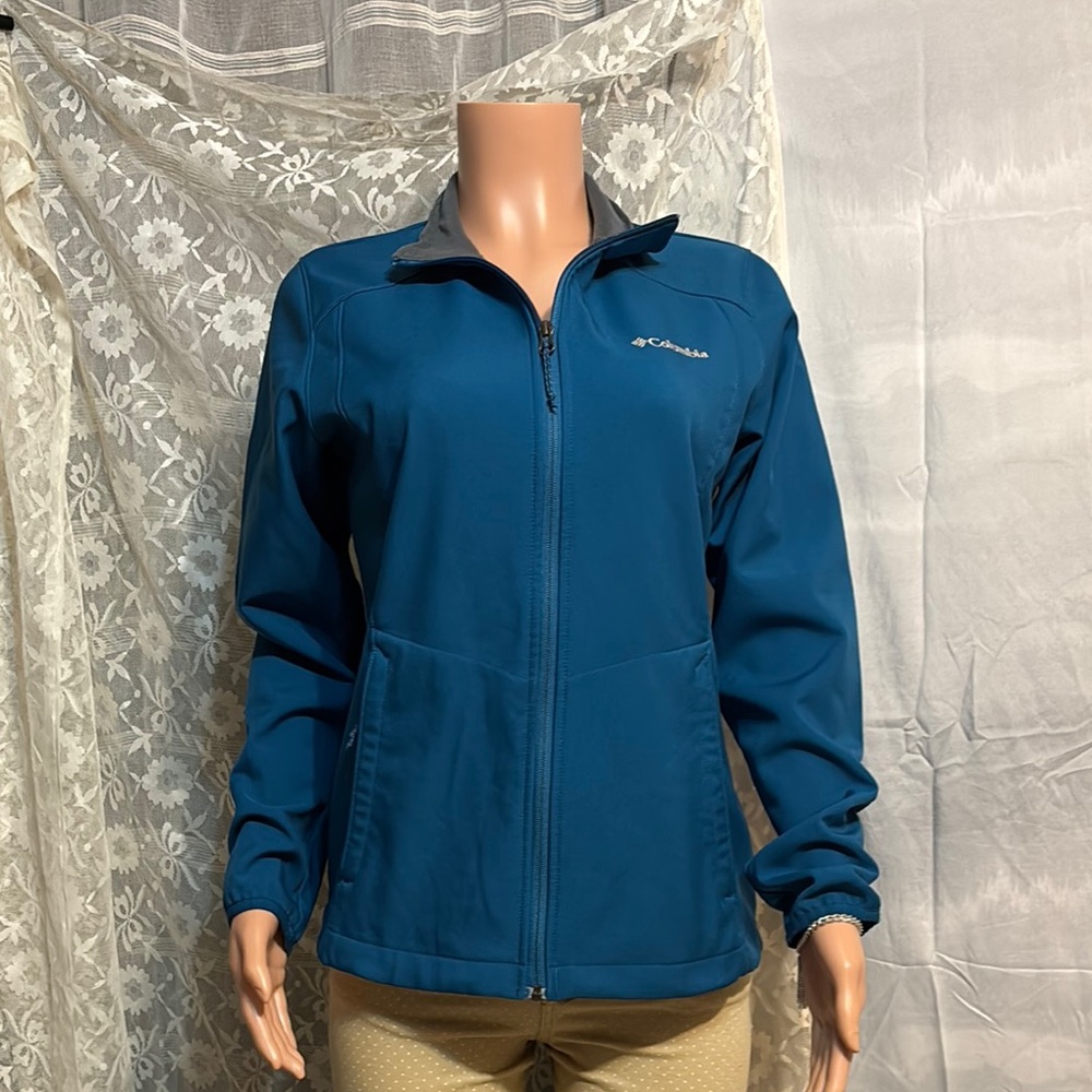 Columbia Blue Ski Jacket with Weather-Resistant Fabric